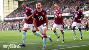 Burnley Triumphs Over Sunderland 2-0 At Turf Moor Despite Floodlight Issues