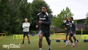 Chelsea To Rely On Jorrel Hato As Levi Colwill Faces Long Recovery From ACL Injury