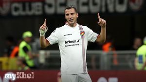 Cremonese Triumphs Over AC Milan With Bonazzoli's Stunning Bicycle Kick In Serie A Opener