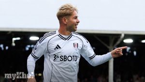 Fulham Fights Back To Draw 1-1 With Manchester United As Smith Rowe Scores Late Equaliser