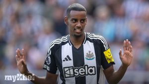 Isak Throws Flames Onto Fire At Newcastle Amid Ongoing Transfer Speculation And Public Statements