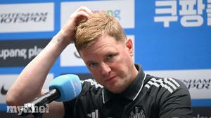 Eddie Howe Addresses Isak Transfer Speculation Amid Liverpool Bid For Newcastle Striker