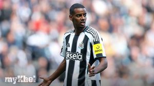 Eddie Howe Addresses Concerns Over Isak Transfer Speculation Affecting Newcastle United
