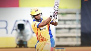 Maharaja Trophy 2025: KSCA tournament starts with a No Ball, 21 Runs and 8-ball Over by this Bowler!