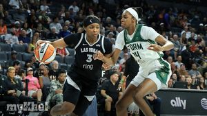 Becky Hammon Commends NaLyssa Smith's Performance In Aces' Close Win Against Storm