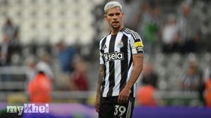 Newcastle United Seeks First League Victory Against Leeds United Amidst Transfer Saga