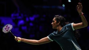 PV Sindhu Suffers Quarterfinal Defeat To Putri Wardani in BWF World Championships 2025