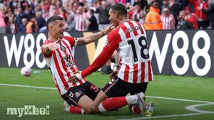 Sunderland Triumphs 2-1 Over Brentford With Isidor's Dramatic Stoppage-Time Header