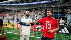 Yuvraj Singh exchanges shirt with Germany football legend Thomas Muller, Picture goes Viral