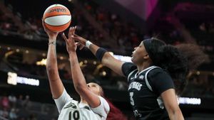 WNBA: Lloyd reaches milestone in Aces' 15th straight victory