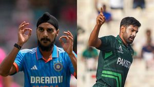 Arshdeep Singh gives fiery reply to Haris Rauf's Crashed Jet gesture in Asia Cup, Video goes Viral - Watch