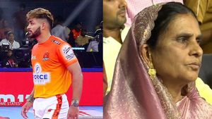 PKL 2025: Aslam Inamdar fights tears with pride after Mother, Sister take First Flight for Jaipur Visit