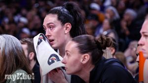 Breanna Stewart Suffers Left Knee Injury In New York Liberty's Playoff Victory Over Phoenix Mercury