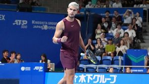 Japan Open: Alcaraz clinches Tokyo crown with straight sets win over Fritz