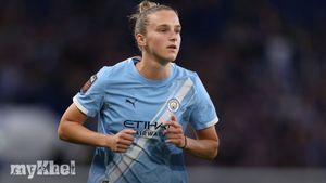 Gracie Prior Thanks Vivianne Miedema For Support At Manchester City Women's Team