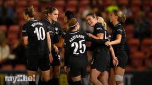 Manchester City Dominates Tottenham 5-1 As Grace Clinton Scores Debut Goal