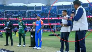 IND vs PAK: Why Did Pakistan Captain Salman Ali Agha Boycott Ravi Shastri At Asia Cup Final Toss? Explained
