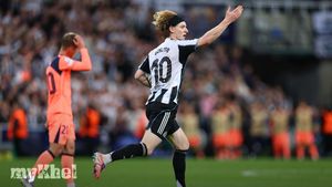 Newcastle United Shows Competitive Spirit Against Barcelona Despite Champions League Defeat