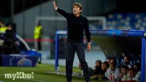Antonio Conte Insists On Sacrifice From Napoli Midfielders Following Tactical Adjustments