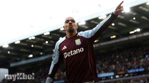 Aston Villa Triumphs Over Burnley 2-1 As Donyell Malen Scores Twice To Extend Winning Streak