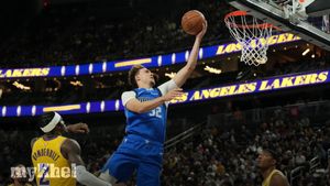Kidd Praises Flagg's Performance While Uncertain About Starting Point Guard Role For Dallas Mavericks