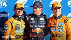Hamilton Advises Piastri And Norris To Adopt Cut-Throat Mentality Against Verstappen