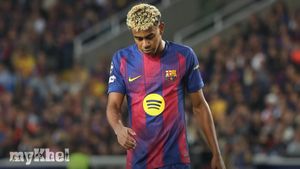 Hansi Flick Defends His Stance On Lamine Yamal's Injury Management Ahead Of Sevilla Match