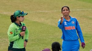 India vs Pakistan Women’s World Cup 2025: Fans Irked as Match Referee Blunders at Toss, Pakistan Captain Wins Despite Wrong Call