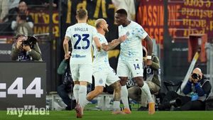 Inter Triumphs Over Roma 1-0 As Bonny's Early Goal Sends Them To Serie A Summit