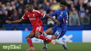 Slot Confident Isak And Salah Will Build Understanding Despite Liverpool's Third Straight Defeat