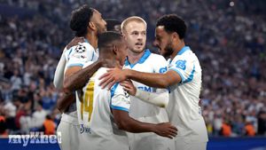 Marseille Triumphs Over Ajax 4-0 As Paixao And Aubameyang Shine In Champions League Match