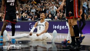 NBA: Spurs And Thunder Continue Their Unbeaten Starts With Strong Performances
