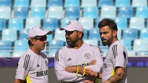 Rohit Sharma, Virat Kohli seen in Intense Chat with Gambhir during India Practice Session