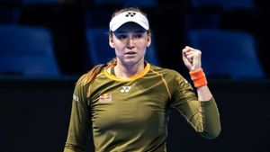 Rybakina clinches WTA Finals spot by reaching Pan Pacific Open last four