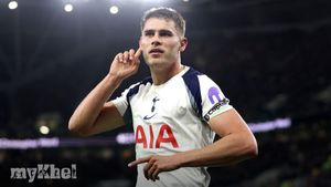 Tottenham Triumphs 3-0 Against Everton As Van De Ven Scores Twice In Premier League Match