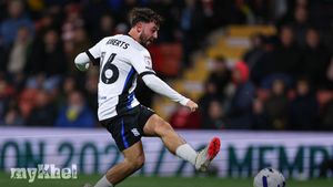 Wrexham And Birmingham City Draw 1-1 In Competitive Hollywood Derby Match