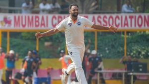 IPL 2026 Auction: Jammu and Kashmir pacer Auqib Nabi trials for Mumbai Indians, Three other Teams in the Race