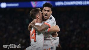 Bayern Munich Triumphs Over Paris Saint-Germain 2-1 Despite Luis Diaz's Red Card