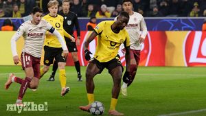 Borussia Dortmund Triumphs 4-0 Against Villarreal Despite Missing Two Penalties