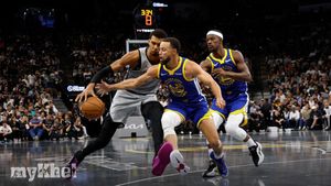 NBA: Stephen Curry Outduels Victor Wembanyama With 49 Points In Thrilling Warriors Win