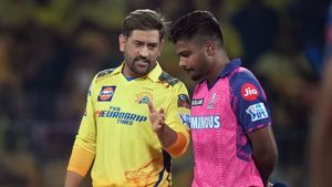 IPL 2026: What will be MS Dhoni's CSK Salary? How much Money will Sanju Samson earn?