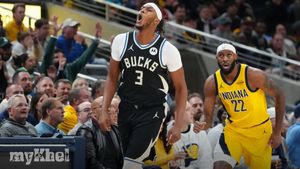 Giannis Antetokounmpo Stands Up For Myles Turner Amidst Pacers' Boos During NBA Clash