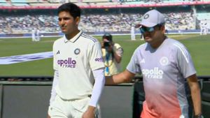 IND vs SA: Why is Shubman Gill Retired Hurt? Will the India Captain Bat anymore?