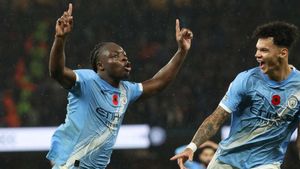 Manchester City 3-0 Liverpool: Guardiola celebrates 1,000th game with statement win