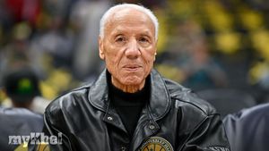 Lenny Wilkens, Renowned Basketball Hall Of Famer And Coach, Dies At Age 88