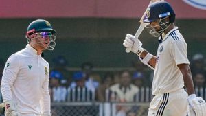 IND vs SA 2nd Test: South Africa Decline Follow-On Chance After India Collapse in Guwahati