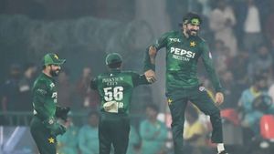 Pakistan storm into T20I tri-series final with crushing 69-run win over Zimbabwe
