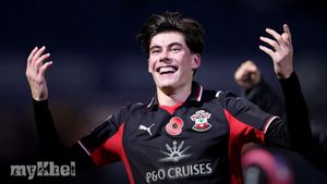 Southampton Triumphs Over QPR In Managerless Match; Norwich Draws To End Losing Streak