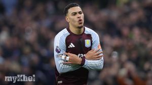 Aston Villa 2-1 Manchester United: Morgan Rogers Doubles To Tighten Premier League Title Race