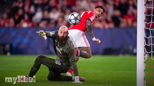 Benfica Triumphs 2-0 Over Napoli To End Home Winless Streak In Champions League